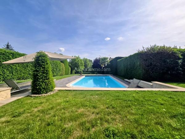 Vente                                                      Maison
                        
                     8 pièces                      260 m2                     à Santeny