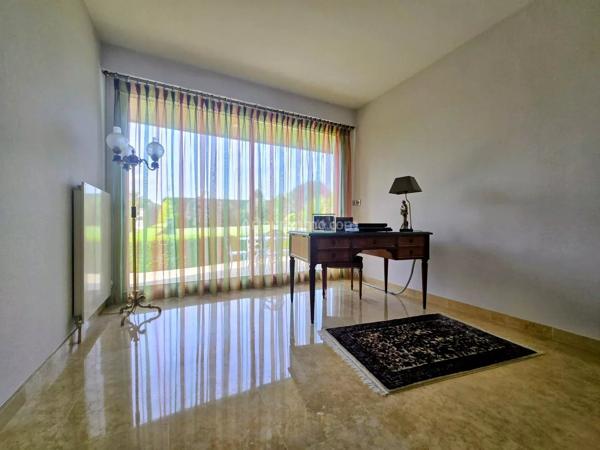 Vente                                                      Maison
                        
                     8 pièces                      260 m2                     à Santeny