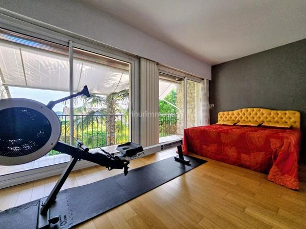 Vente                                                      Maison
                        
                     8 pièces                      260 m2                     à Santeny
