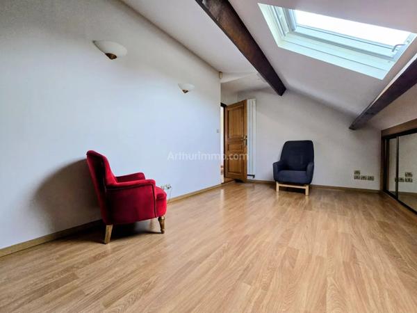 Vente                                                      Maison
                        
                     8 pièces                      260 m2                     à Santeny