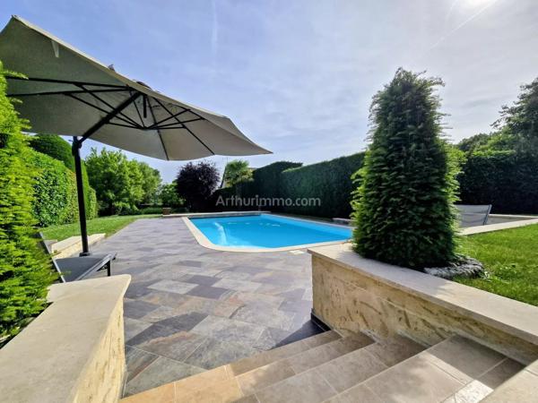 Vente                                                      Maison
                        
                     8 pièces                      260 m2                     à Santeny