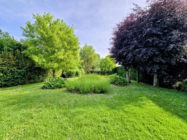 Vente                                                      Maison
                        
                     8 pièces                      260 m2                     à Santeny