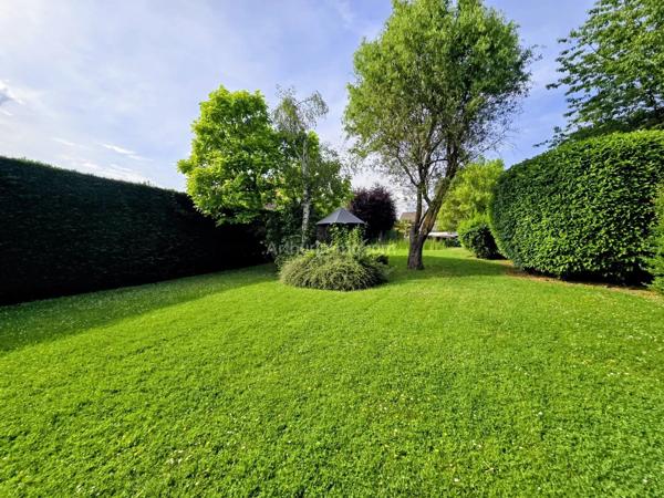 Vente                                                      Maison
                        
                     8 pièces                      260 m2                     à Santeny