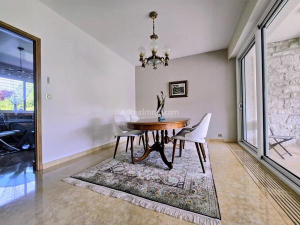 Vente                                                      Maison
                        
                     8 pièces                      260 m2                     à Santeny