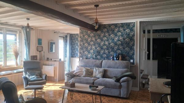 Maison  6 pièce(s) 160 m2 - 120 000  -