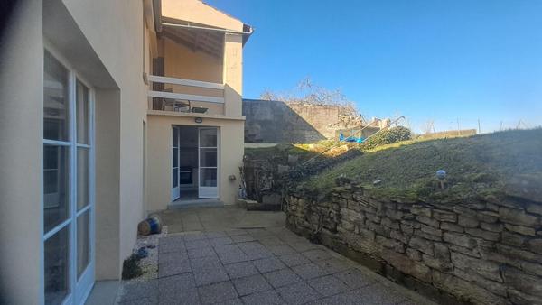 Maison  6 pièce(s) 160 m2 - 120 000  -