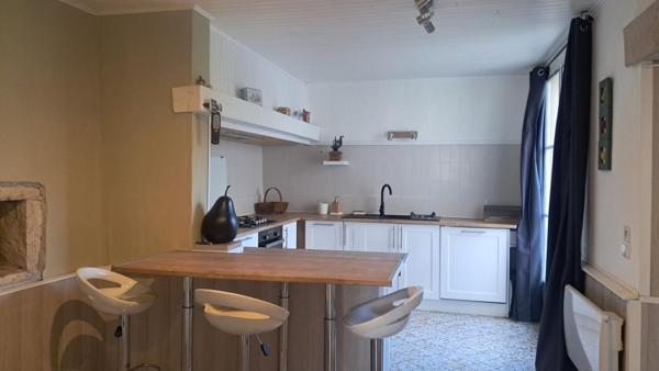 Maison  6 pièce(s) 160 m2 - 120 000  -