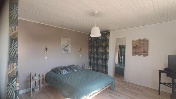 Maison  6 pièce(s) 160 m2 - 120 000  -