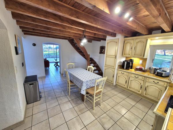 Mas en pierre au calme avec terrain 6065 m2 et garages Salindres (30340)