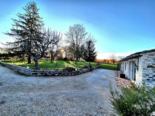 Mas en pierre au calme avec terrain 6065 m2 et garages Salindres (30340)