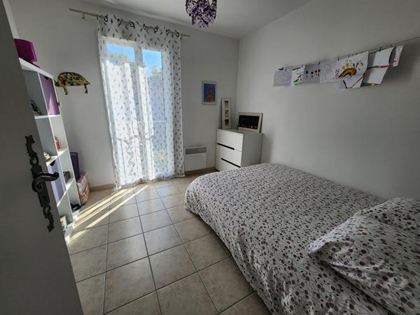 LE THOR - PROCHE L'ISLE SUR LA SORGUE - MAISON DE 81 M² SURF HAB - TERRAIN 158 m² - beau garage avec mezzazine