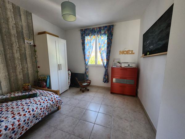 LE THOR - PROCHE L'ISLE SUR LA SORGUE - MAISON DE 81 M² SURF HAB - TERRAIN 158 m² - beau garage avec mezzazine