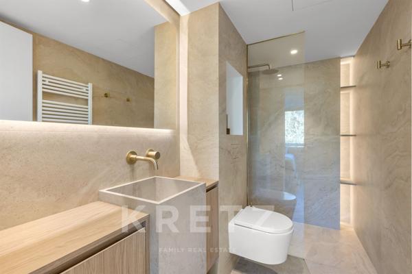 Appartement rénové de 3 chambres avec vue mer au Palm Beach