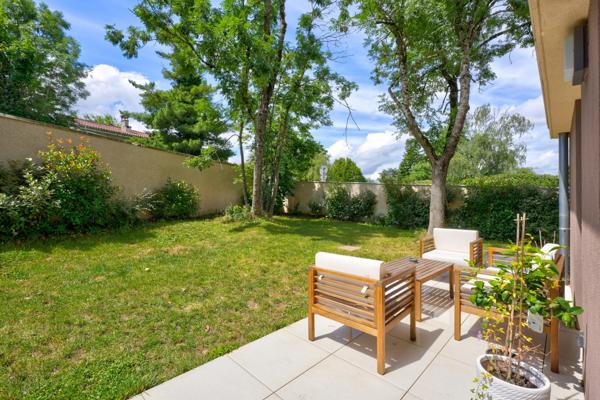 Sainte-Foy-lès-Lyon – Appartement T3 de 66 m² avec jardin privatif de 108 m², terrasse, balcon et garage