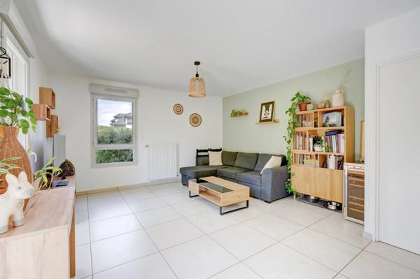 Sainte-Foy-lès-Lyon – Appartement T3 de 66 m² avec jardin privatif de 108 m², terrasse, balcon et garage