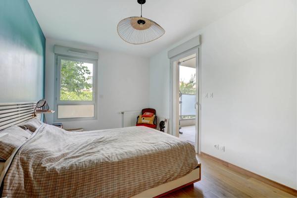 Sainte-Foy-lès-Lyon – Appartement T3 de 66 m² avec jardin privatif de 108 m², terrasse, balcon et garage