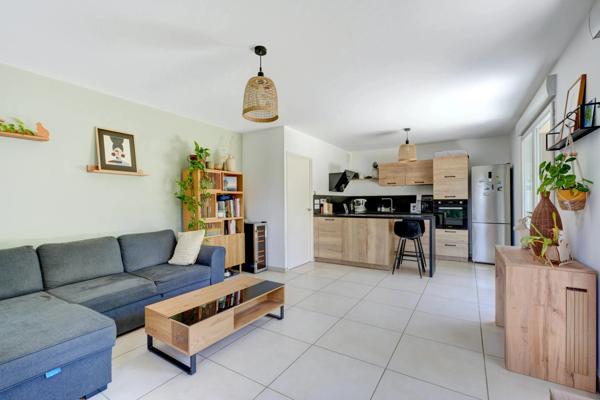 Sainte-Foy-lès-Lyon – Appartement T3 de 66 m² avec jardin privatif de 108 m², terrasse, balcon et garage