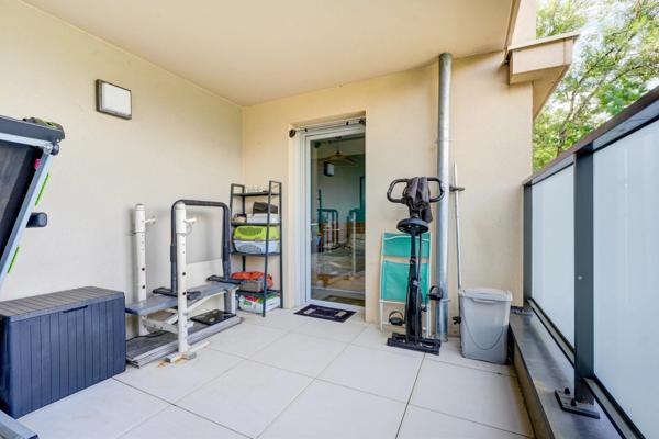 Sainte-Foy-lès-Lyon – Appartement T3 de 66 m² avec jardin privatif de 108 m², terrasse, balcon et garage