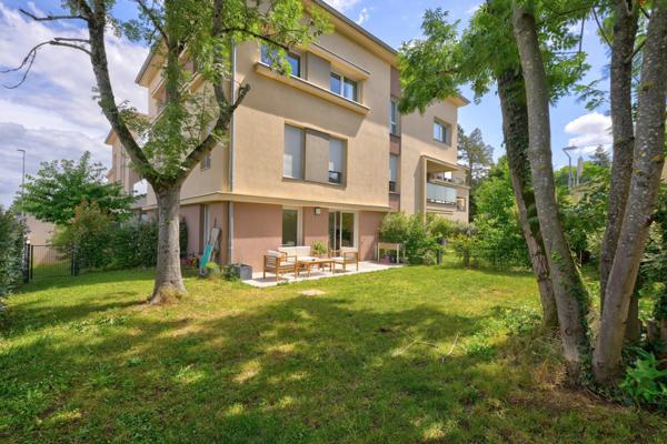 Sainte-Foy-lès-Lyon – Appartement T3 de 66 m² avec jardin privatif de 108 m², terrasse, balcon et garage
