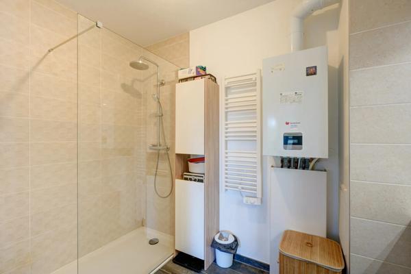 Sainte-Foy-lès-Lyon – Appartement T3 de 66 m² avec jardin privatif de 108 m², terrasse, balcon et garage