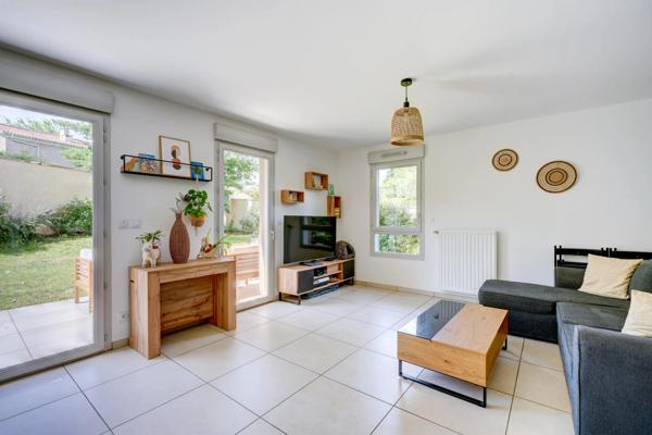 Sainte-Foy-lès-Lyon – Appartement T3 de 66 m² avec jardin privatif de 108 m², terrasse, balcon et garage