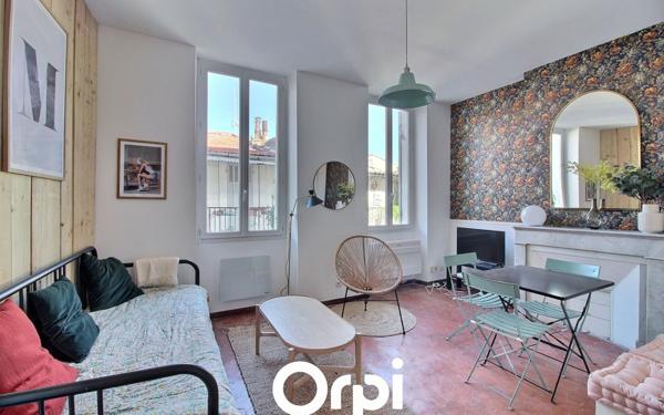 Appartement à vendre    2 pièces •  Marseille 2