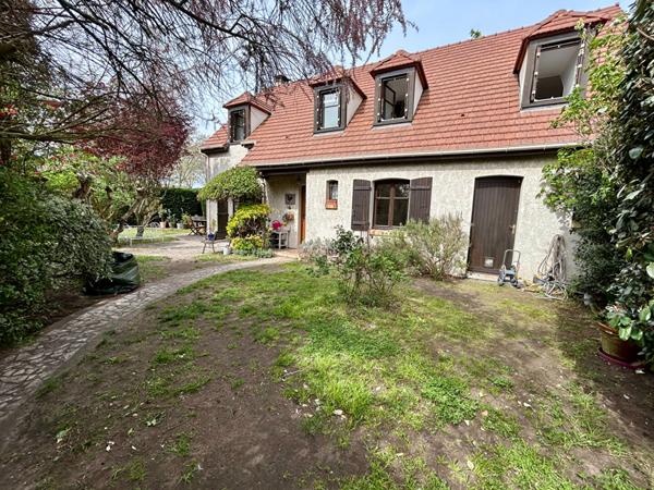 Maison Acheres 6 pièce(s) 129 m2 €449 000 ** - Référence 9130