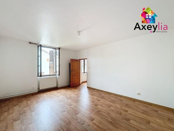 Marcigny (71110) A LOUER - CENTRE MARCIGNY - MAISON 4 CHAMBRES AVEC COURS ET PLACE DE PARKING PRIVATIVES