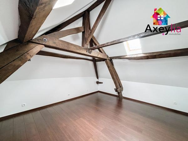 Marcigny (71110) A LOUER - CENTRE MARCIGNY - MAISON 4 CHAMBRES AVEC COURS ET PLACE DE PARKING PRIVATIVES
