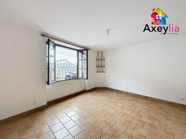 Marcigny (71110) A LOUER - CENTRE MARCIGNY - MAISON 4 CHAMBRES AVEC COURS ET PLACE DE PARKING PRIVATIVES