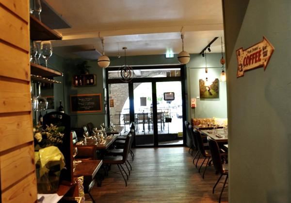 Belle maison de village avec activité commerciale au RDC