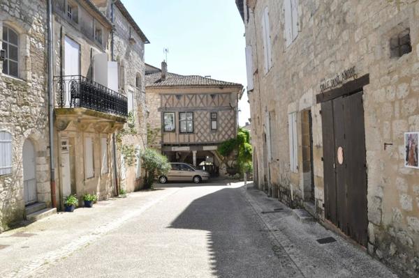 Belle maison de village avec activité commerciale au RDC