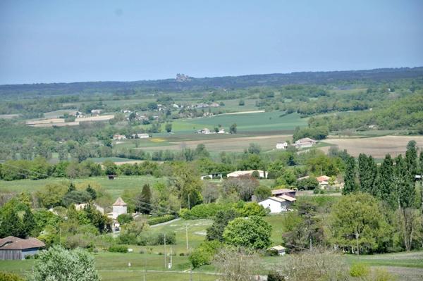 Belle maison de village avec activité commerciale au RDC