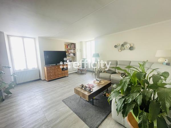 Maison
         5 pièces
        - 157 m² 244 000 € *