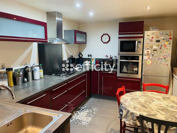 Maison
         5 pièces
        - 157 m² 244 000 € *