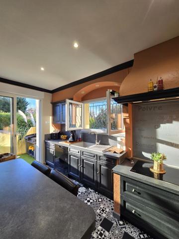 L'Isle-sur-la-Sorgue (84800) Villa 185m²- maison principale et appartement indépendant - Piscine - Terrain 728m²