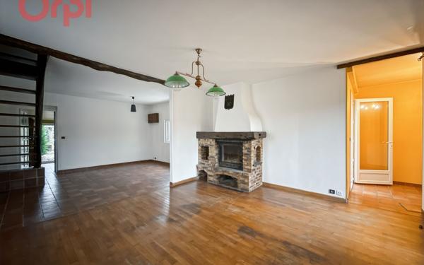 Maison à vendre    5 pièces •  La Ville-du-Bois