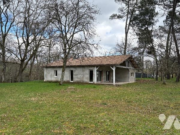 Magnifique réalisation à finir de s'approprier ! Plain-pied, quartier prisé, jardin arboré !