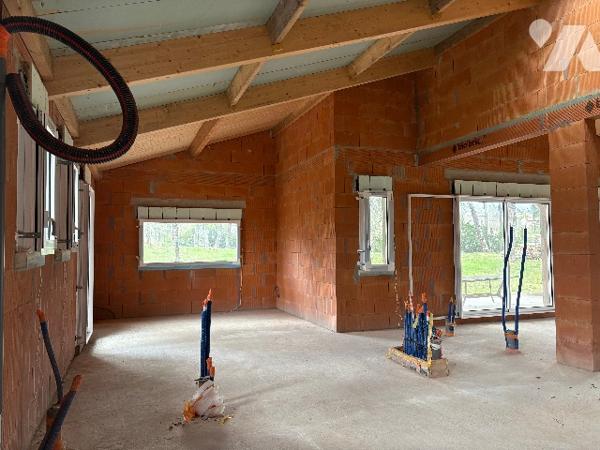 Magnifique réalisation à finir de s'approprier ! Plain-pied, quartier prisé, jardin arboré !