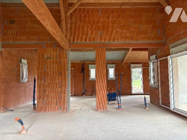 Magnifique réalisation à finir de s'approprier ! Plain-pied, quartier prisé, jardin arboré !