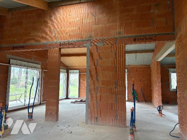 Magnifique réalisation à finir de s'approprier ! Plain-pied, quartier prisé, jardin arboré !