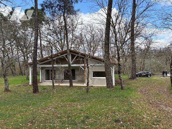 Magnifique réalisation à finir de s'approprier ! Plain-pied, quartier prisé, jardin arboré !