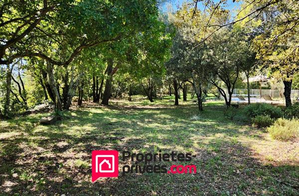 Uzès, proche , petit Mas  sur 5000 m2 de terrain