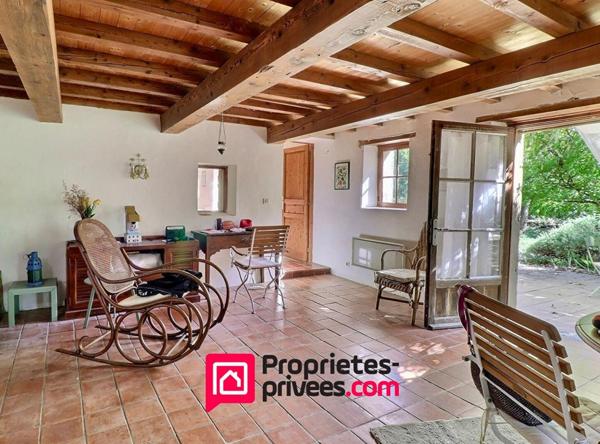 Uzès, proche , petit Mas  sur 5000 m2 de terrain