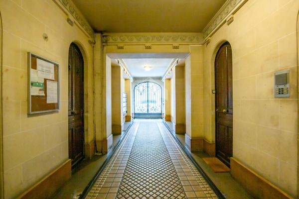 Daumesnil /Michel Bizot Studio 18m2 dernier étage