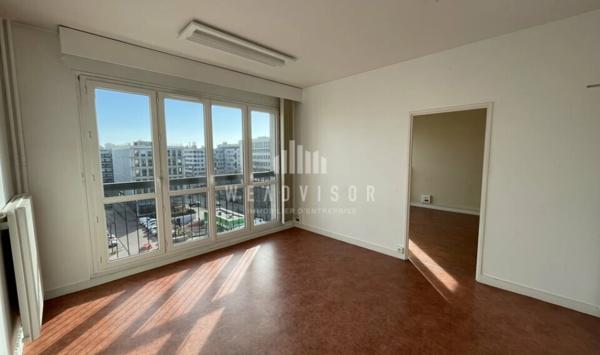 A LOUER : PLATEAU DE BUREAUX DE 296,94 M² AVEC UN STATIONNEMENT ET DEUX RESERVES