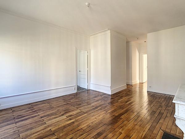 LYON 7 METRO SAXE GAMBETTA - T2 BIS D'ENVIRON 76 M² TRAVERSANT