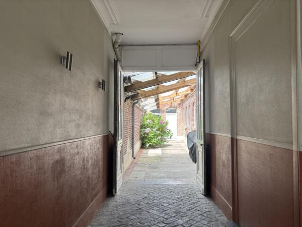 Immeuble
        
        - 221 m² 232 000 € *