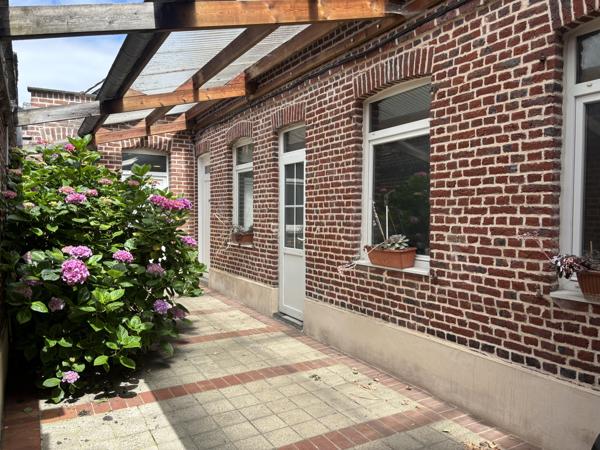 Immeuble
        
        - 221 m² 232 000 € *