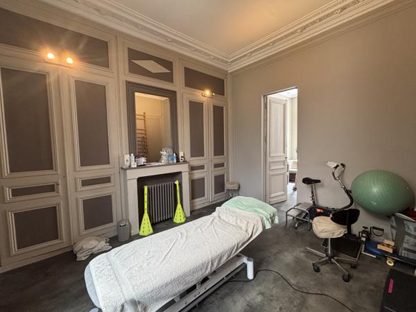 Immeuble
        
        - 221 m² 232 000 € *